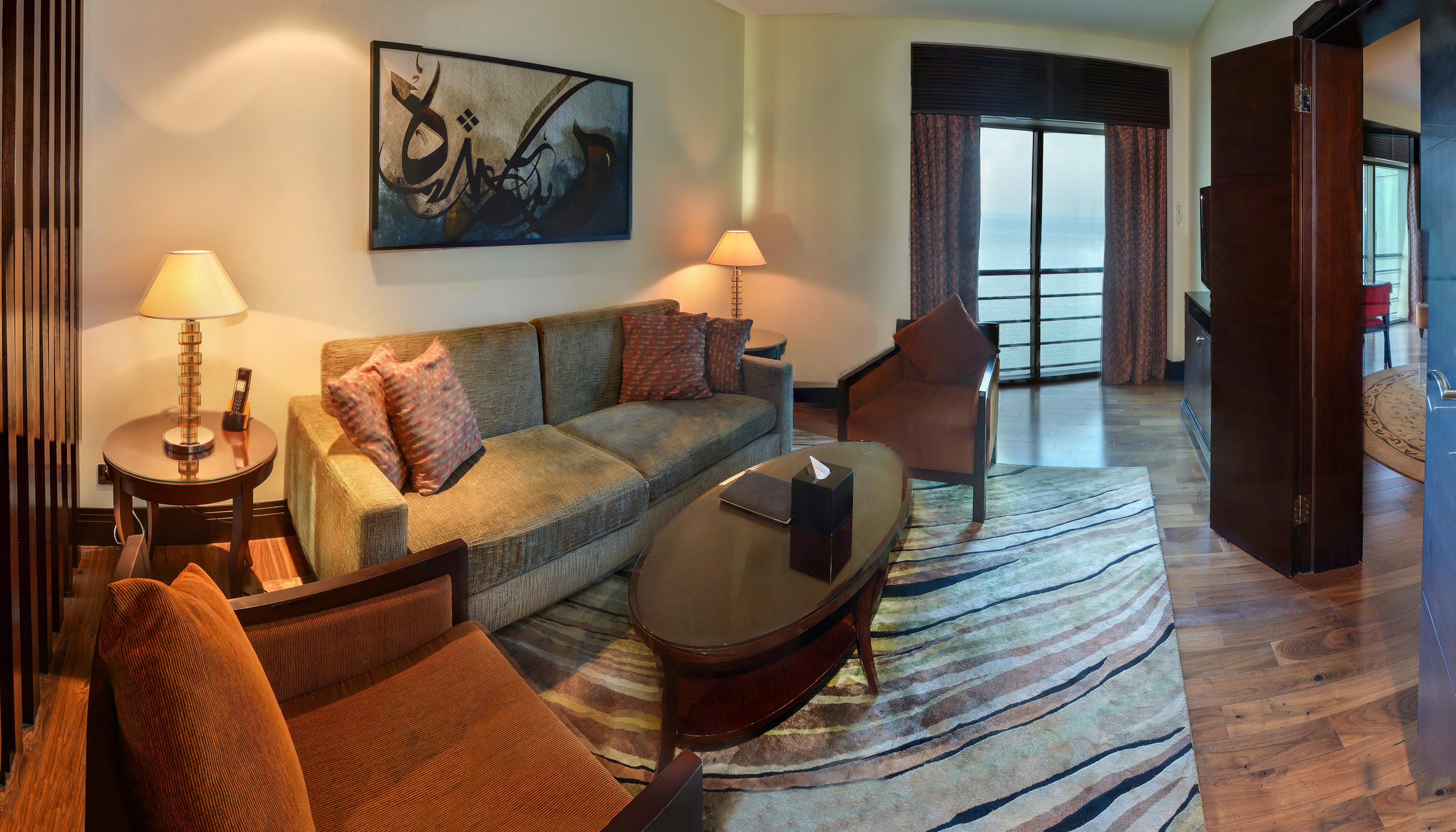 Sofitel Al Khobar The Corniche Otel Dış mekan fotoğraf A living room in a suite at the Ritz-Carlton, Bahrain