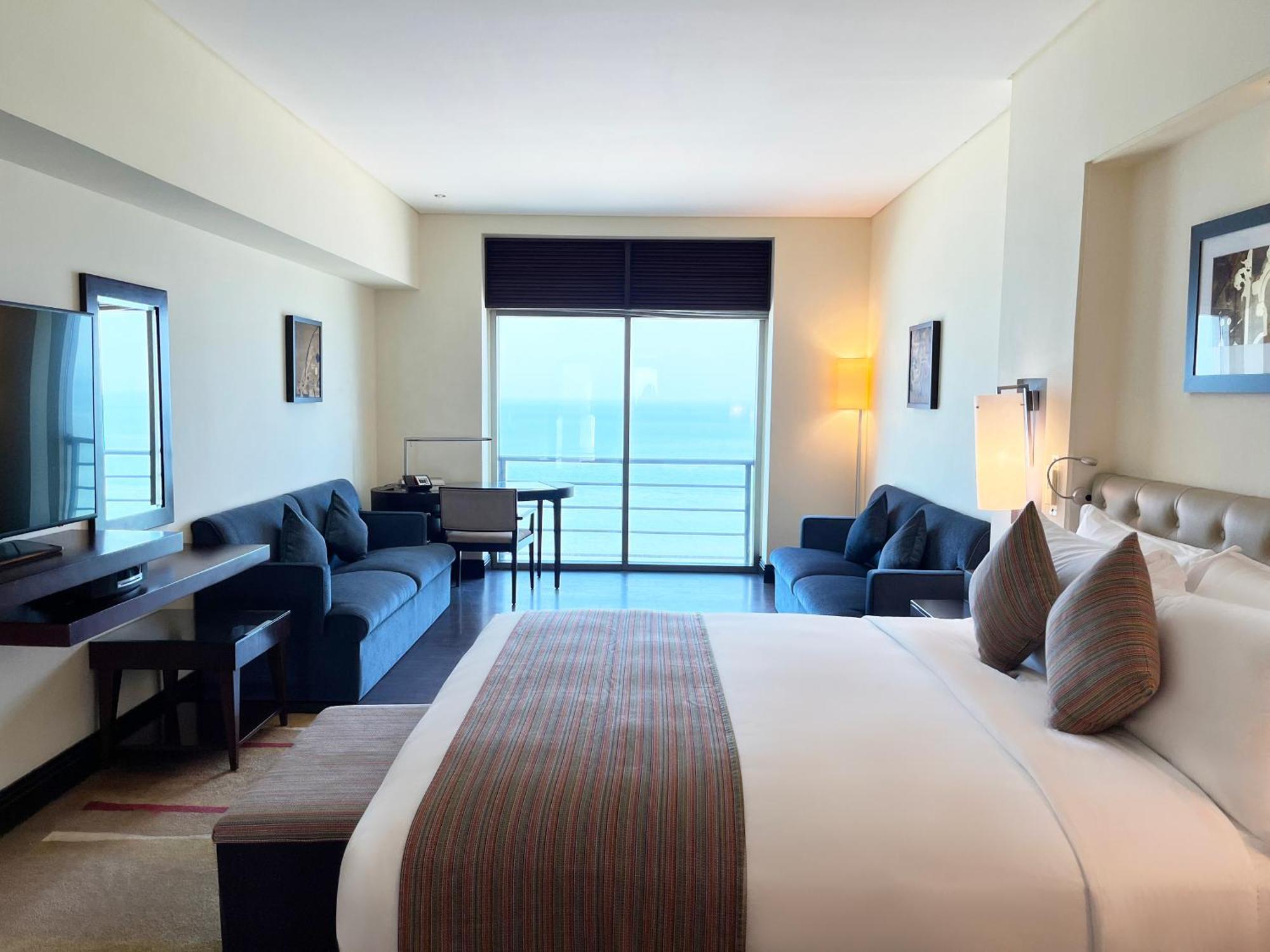 Sofitel Al Khobar The Corniche Otel Dış mekan fotoğraf A room at the hotel