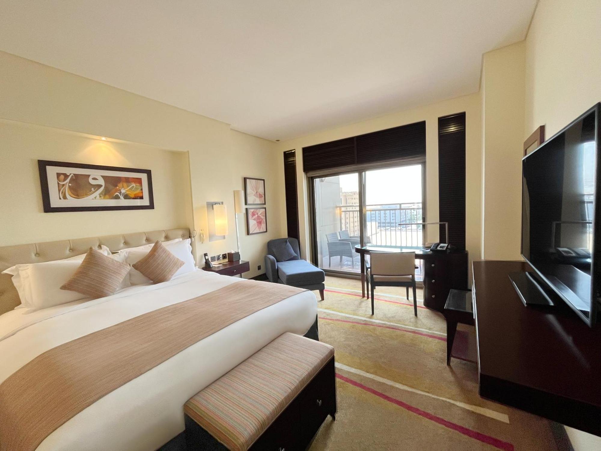Sofitel Al Khobar The Corniche Otel Dış mekan fotoğraf A room at the hotel