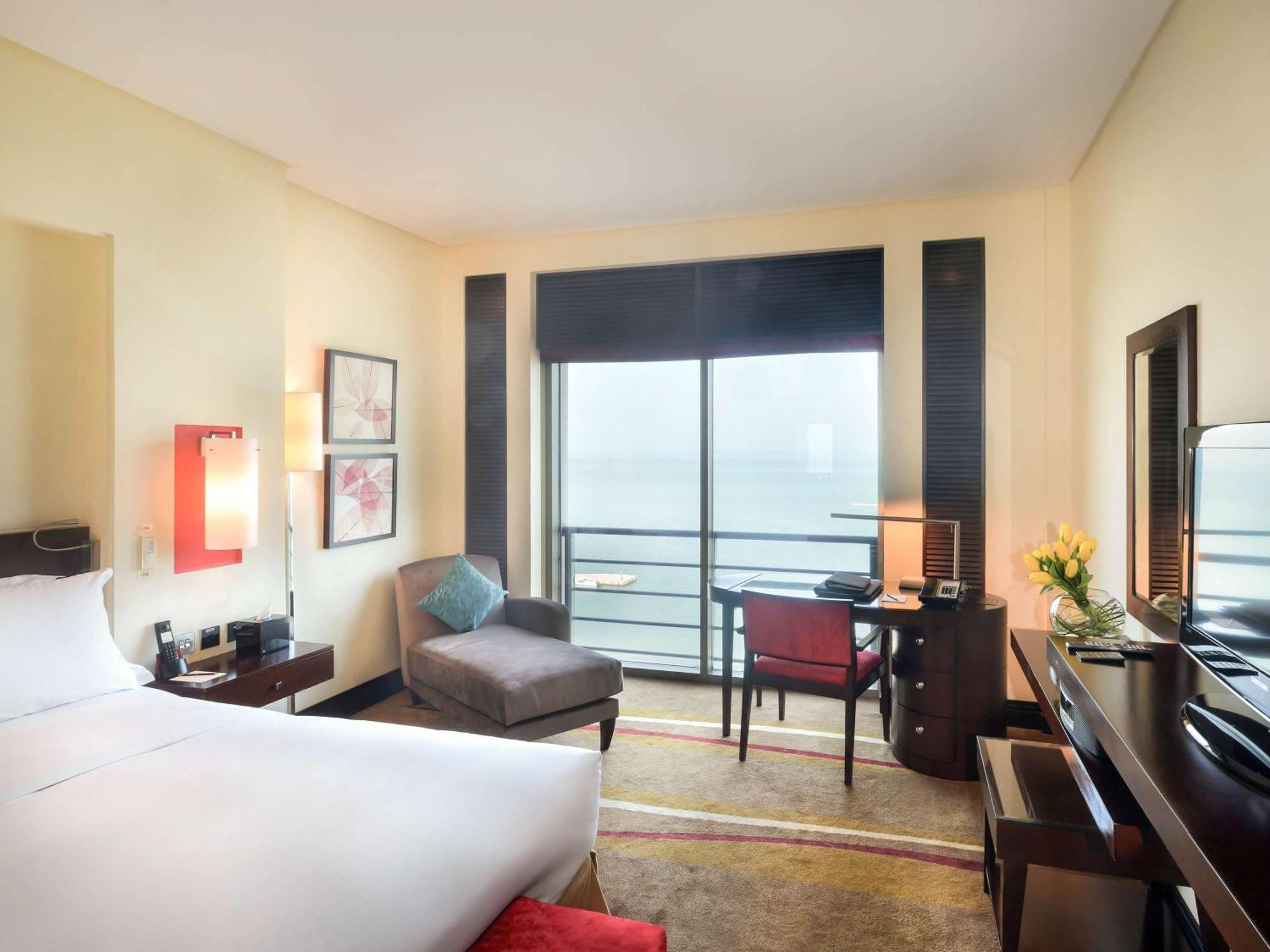 Sofitel Al Khobar The Corniche Otel Dış mekan fotoğraf A room at the hotel
