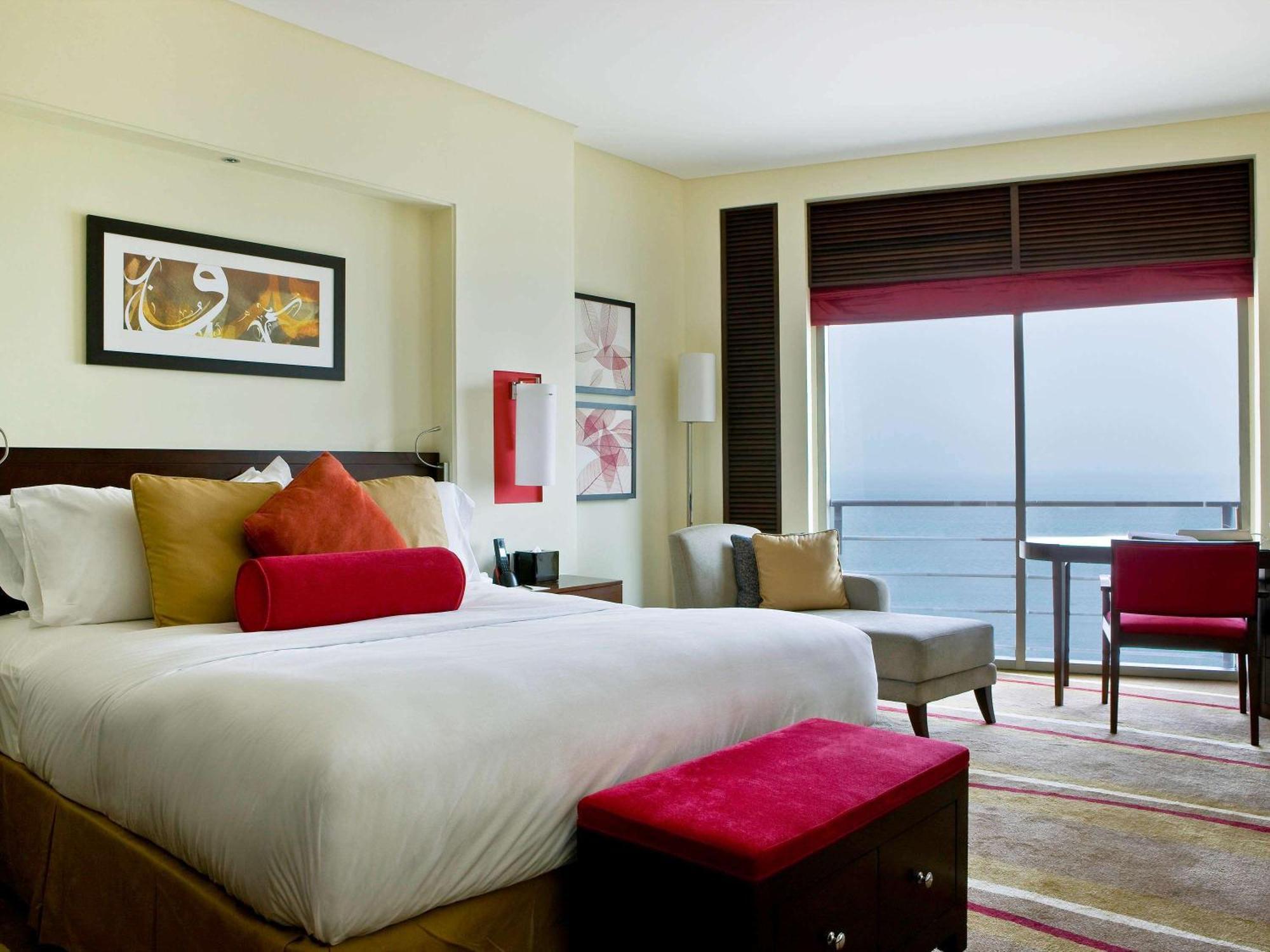 Sofitel Al Khobar The Corniche Otel Dış mekan fotoğraf A guest room at the hotel