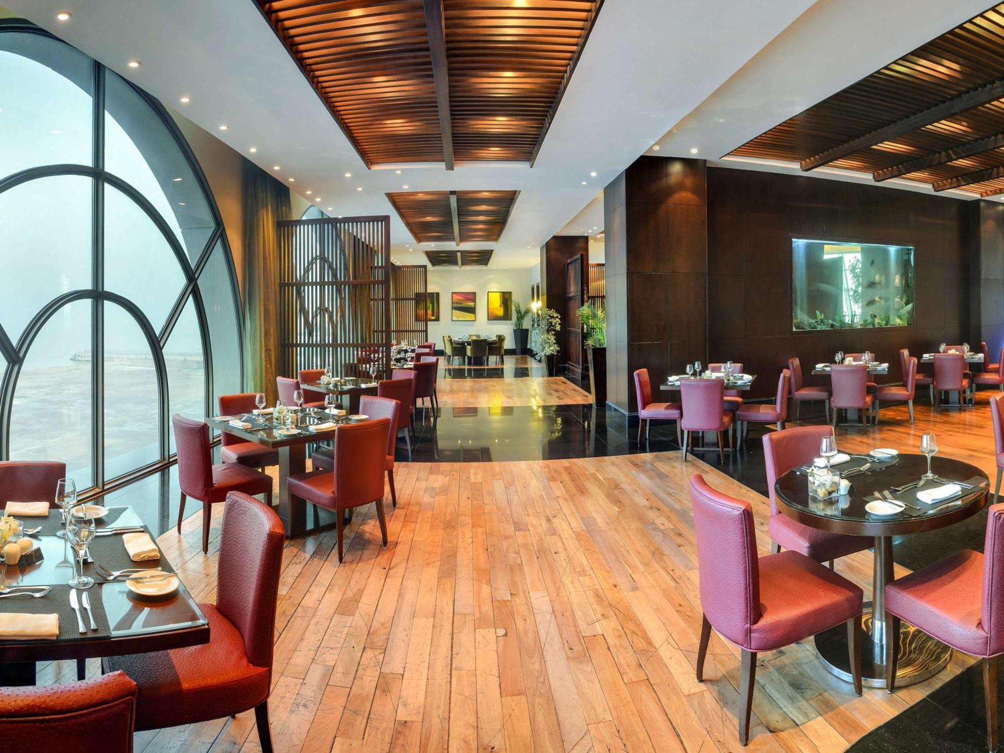 Sofitel Al Khobar The Corniche Otel Dış mekan fotoğraf The restaurant