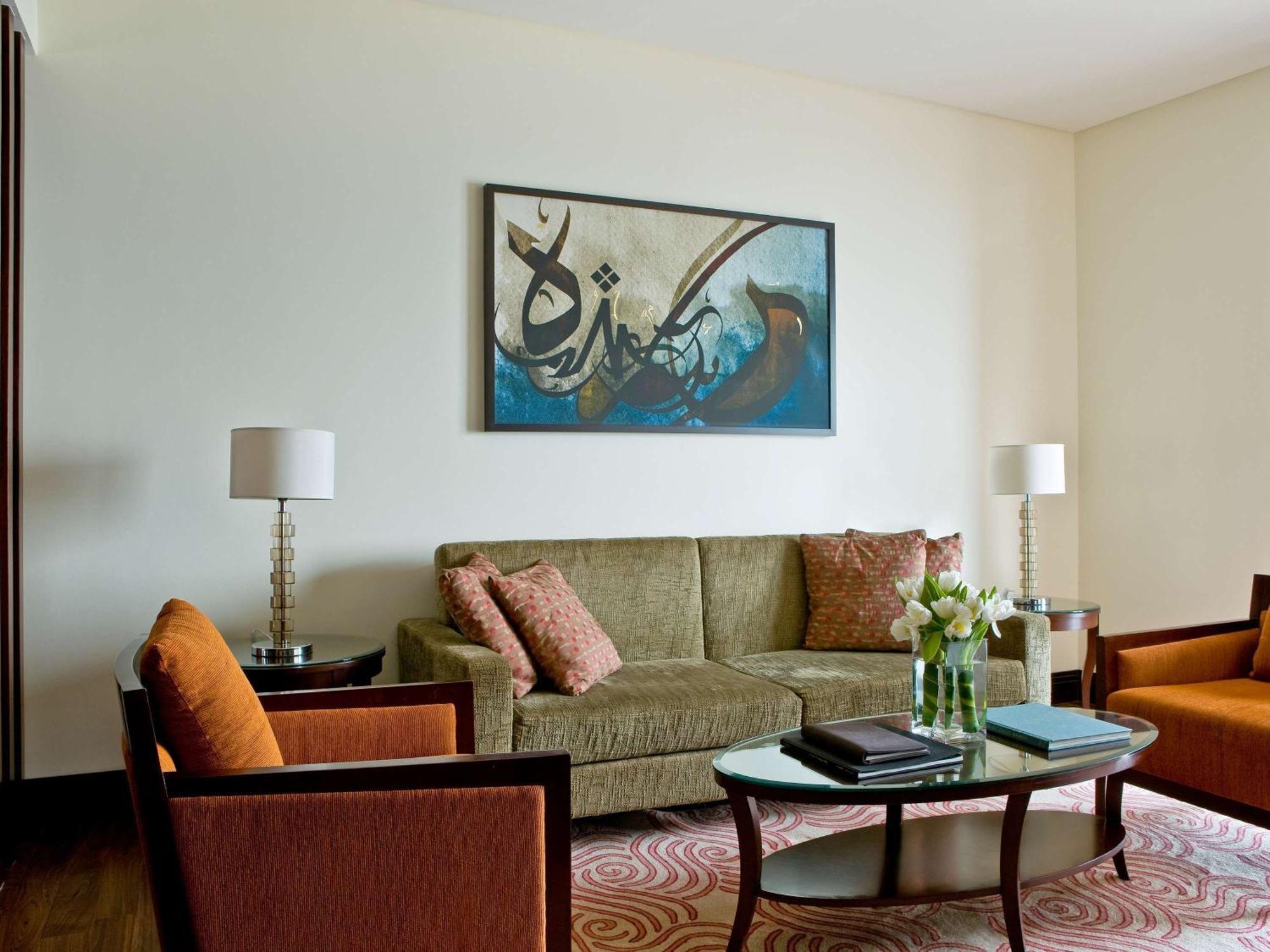 Sofitel Al Khobar The Corniche Otel Dış mekan fotoğraf A living room at the Ritz-Carlton, Dubai