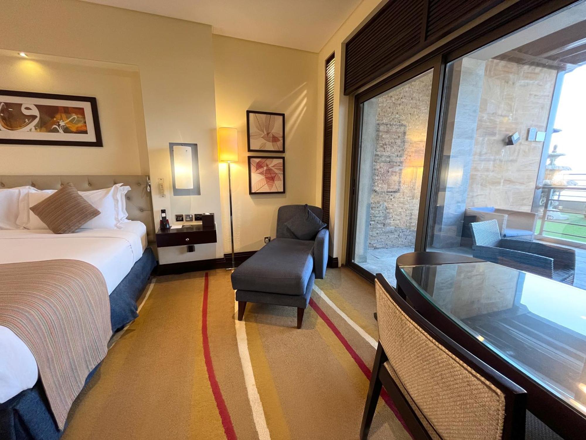 Sofitel Al Khobar The Corniche Otel Dış mekan fotoğraf A room at the Taj Mahal Palace